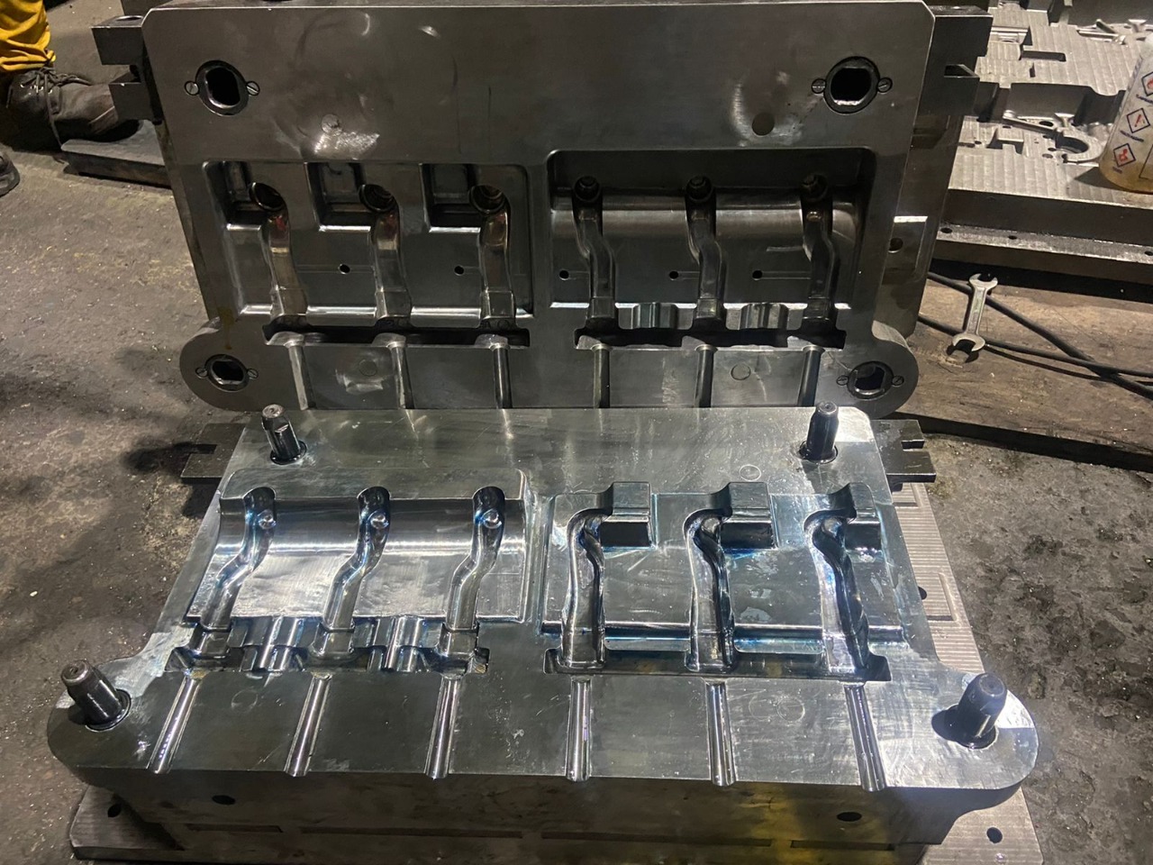 Cylinder Head – Top Deck with Cam Gallery